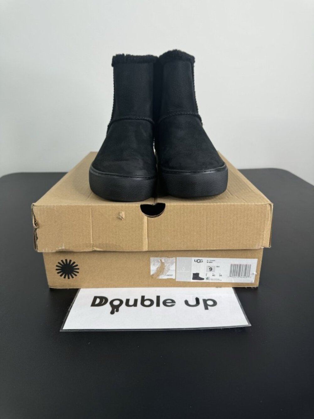 UGG AIKA 1104991 LEATHER Fashion Boot Sneaker Black Women Size 9